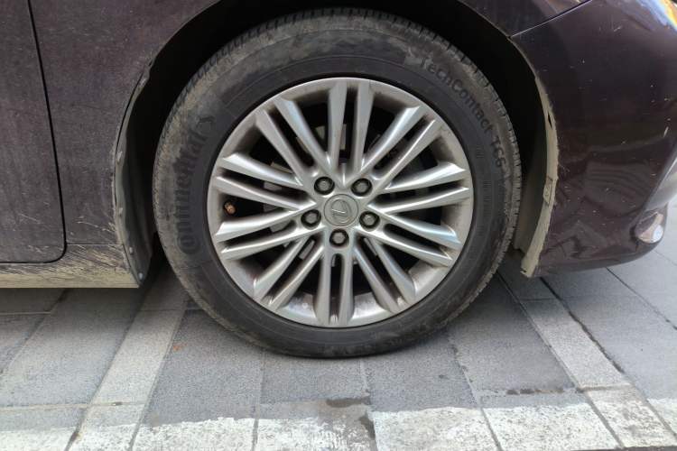 Used Lexus ES 2017 200 30th Anniversary Edition Right Front Wheel Hub