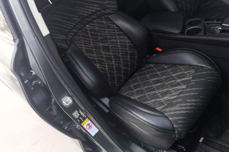 Used CHANGAN OSHAN X7 PLUS 2022 1.5T Blue Whale Edition Automatic ZhiZun Model Right Front Seat