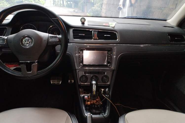 Used Volkswagen Cross Lavida 2014 1.4TSI DSG
