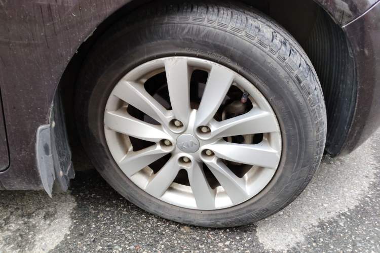 Used Kia K3 2015 1.6L Automatic DLX Right Front Wheel Hub