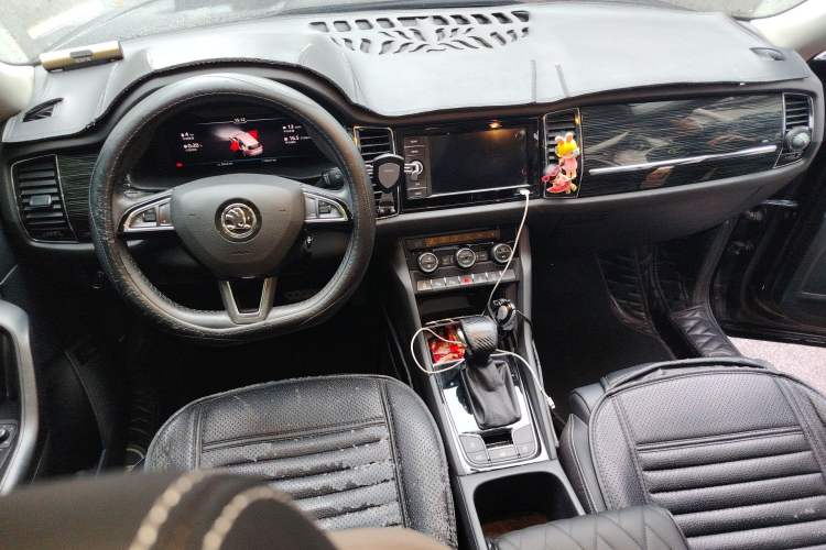 Used Skoda Kodiaq 2019 Facelifted TSI330 7-Seater Two-Wheel-Drive Luxury Enjoyment Edition China VI Standard Center Console