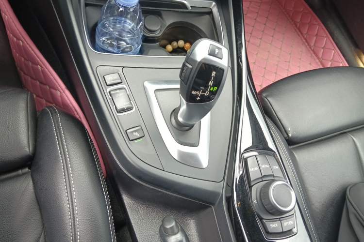 Used BMW 2 Series 2018 220i Convertible Coupe Sports Design Package Gear Lever