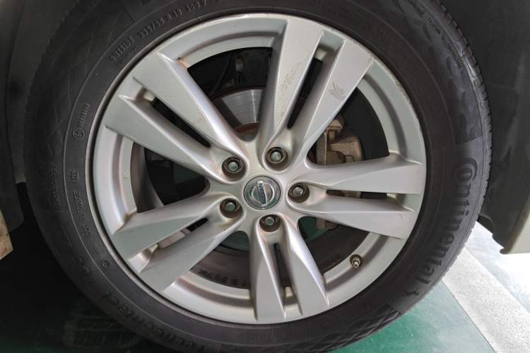 Used Nissan Quest 2015 3.5L SL Right Front Wheel Hub