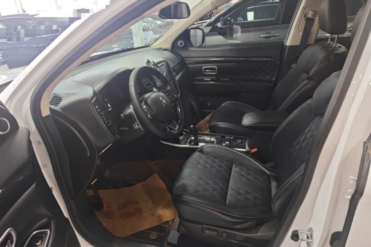 Used Mitsubishi Outlander 2020 2.4L 4x4 Zhi Xiang Edition 7-Seater Driver Seat