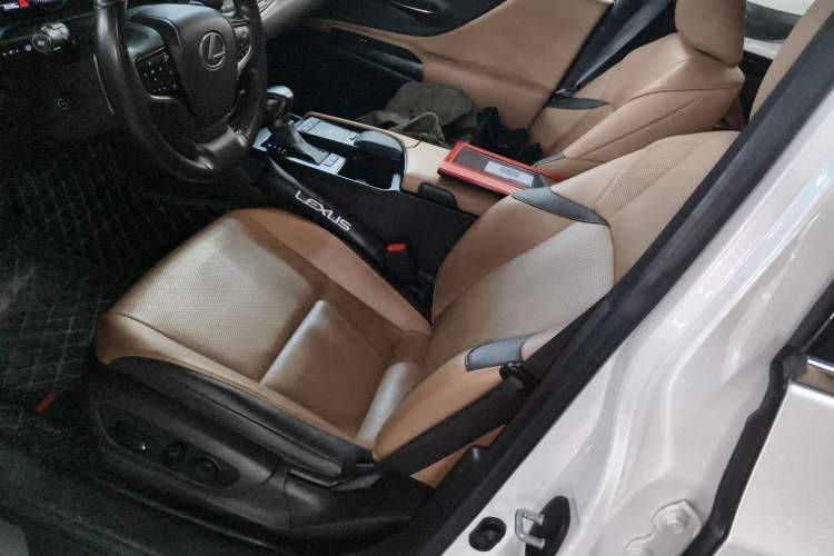 Used Lexus ES 2018 200 Excellence Edition China V Standard
