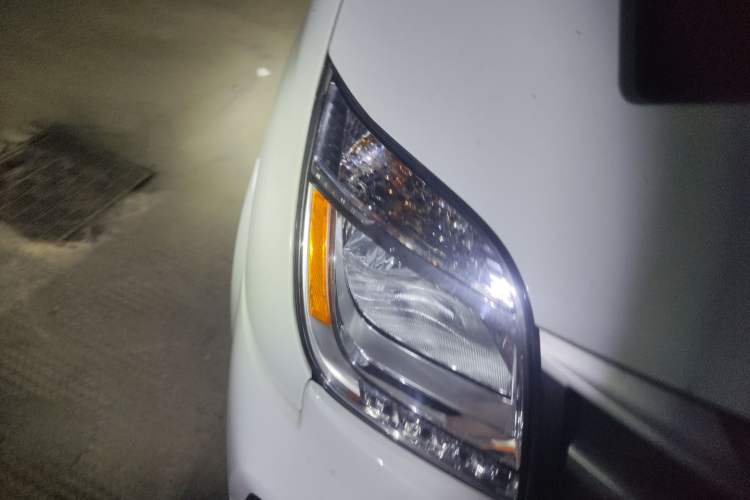 Used SAIC MAXUS Xintu V80 2025 Value Edition Aoyuntong 2.0T Manual Short Wheelbase Ultra-Low Roofline 127 Ps 5/6 Seats
