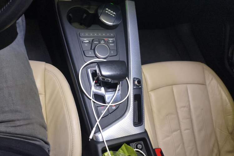 Used Audi A4L 2017 40 TFSI Fashion Model Gear Lever