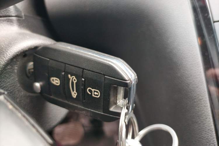 Used Peugeot 3008 2015 2.0L Automatic Classic Edition