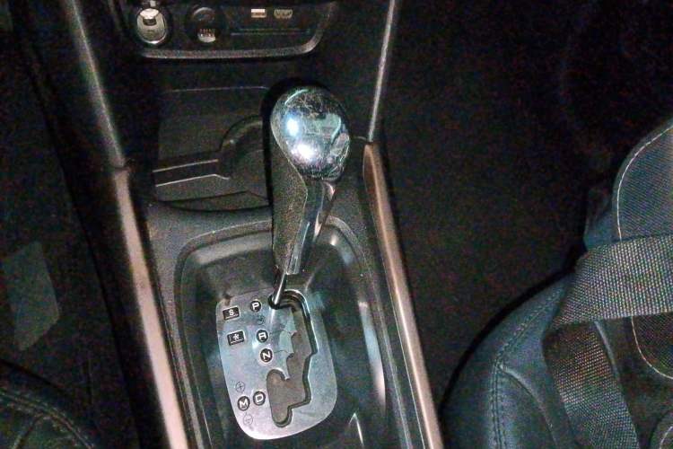 Used Peugeot 2008 2014 1.6L Automatic Fashion Edition Gear Lever
