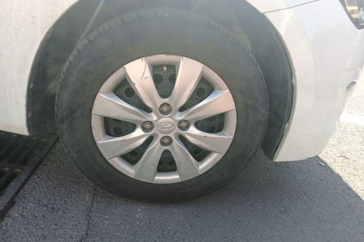 Used Hyundai Verna (older generation) 2014 1.4L Manual Smart GLS Trim