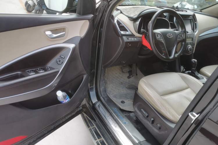 Used Hyundai Santa Fe 2013 2.4L Automatic Two-Wheel Drive Smart Version Driver Seat