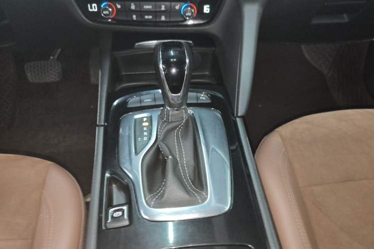 Used Buick Regal 2019 20T Elite Version China V Standard Gear Lever