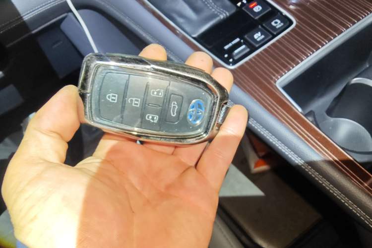 Used Toyota Granvia 2023 2.5L Hybrid Prestige PLUS Edition
