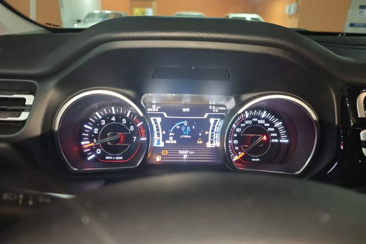 Used Jeep Commander 2018 2.0T Two-Wheel Drive Enjoyment Version China VI Emission Standard