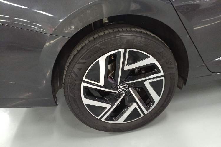Used Volkswagen Sagitar 2025 Revised 300TSI DSG Excellence Edition Right Rear Wheel Hub