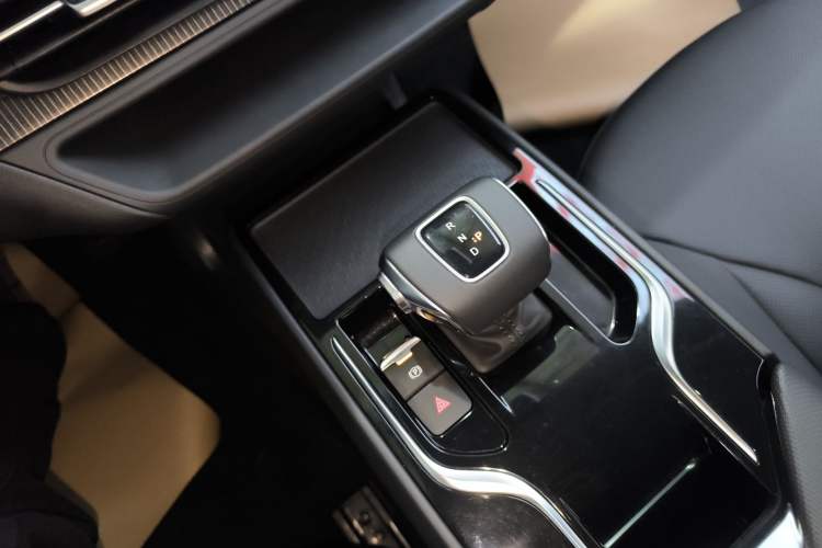 Used Hongqi E-QM5 2022 431 km Charge & Enjoy Edition