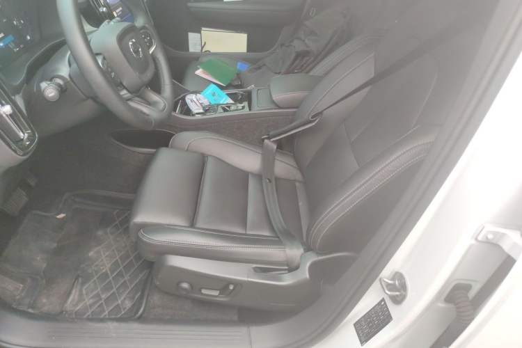 Used Volvo XC40 2024 B4 4x4 Smart Luxury Edition
