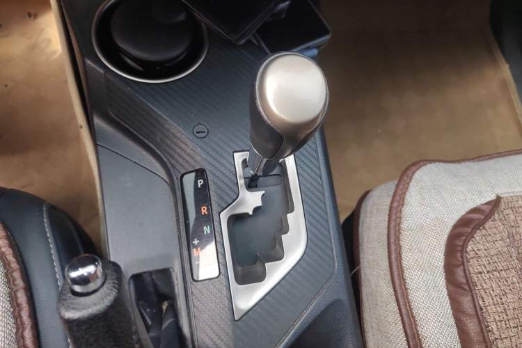 Used Toyota RAV4 2015 2.0L CVT 4x4 Trend Edition Gear Lever