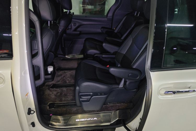 Used Toyota SIENNA 2023 2.5L Hybrid Deluxe Edition Left Rear Seat