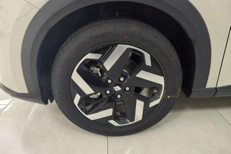 Used Baojun Yunhai 2026 Model 500km Pure Electric Standard Edition Left Front Wheel Hub