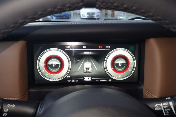 Used 212 T01 2024 2.0T Explorer
