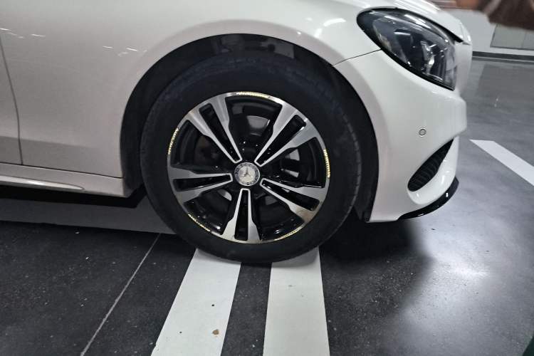 Used Mercedes-Benz C-Class 2016 C 200 Sport Edition Right Front Wheel Hub