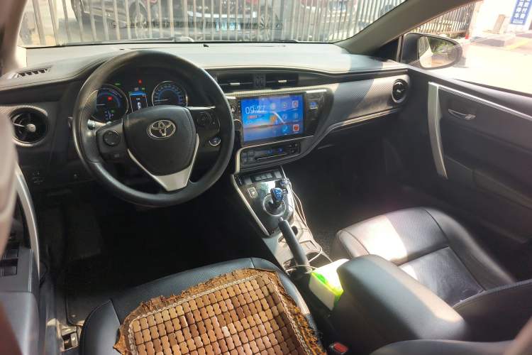 Used Toyota Levin 2017 Revised Dual-Engine 1.8H GS E-CVT Elite Sunroof Version China V Standard Center Console