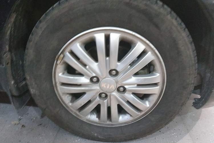 Used Kia K2 2012 Sedan 1.4L MT TOP Commemorative Edition
