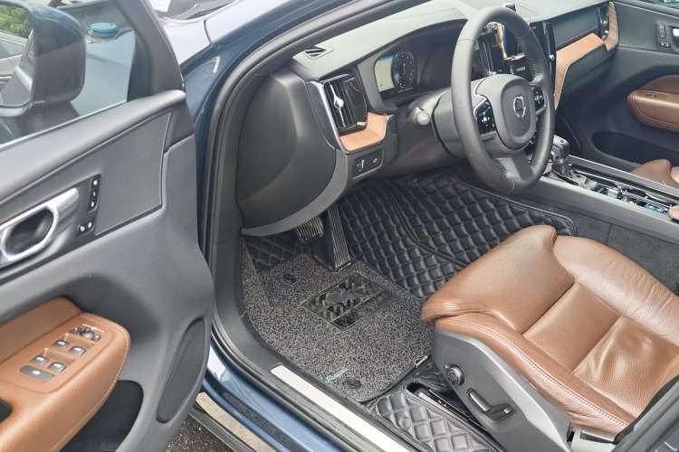 Used Volvo XC60 2021 T5 4x4 Smart Luxury Edition Driver Seat