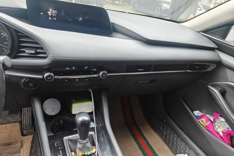 Used Mazda 3 Axela 2021 2.0L Automatic Zhi Rui Edition Audio And AC Panel