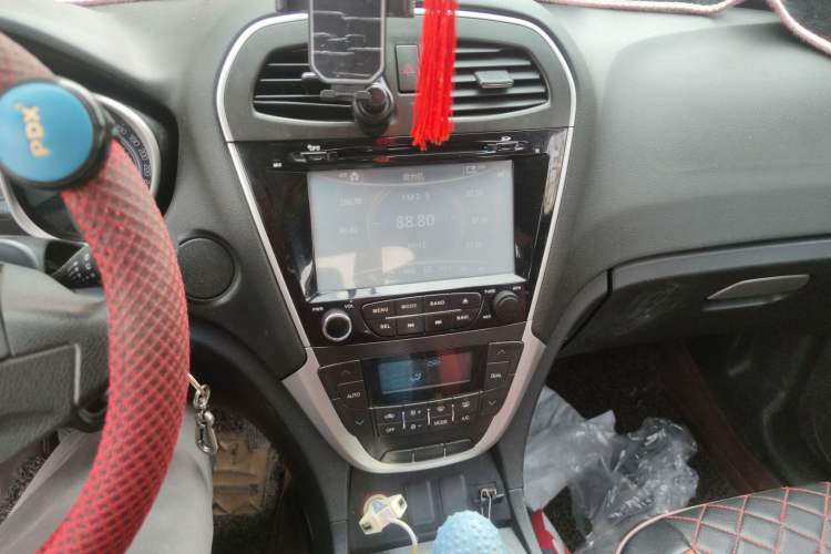 Used GAC Trumpchi GS5 2012 2.0L Manual Two-Wheel Drive Comfort Edition Audio And AC Panel