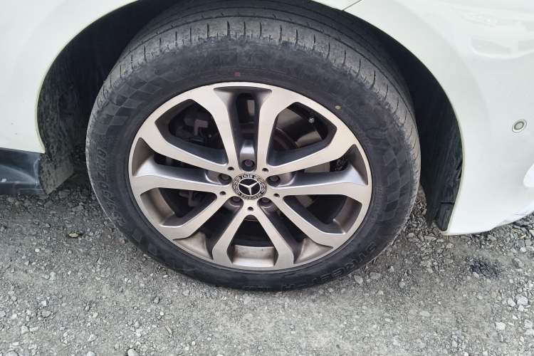 Used Mercedes-Benz GLE 2018 GLE 320 4MATIC Dynamic Edition Collector's Edition Right Front Wheel Hub