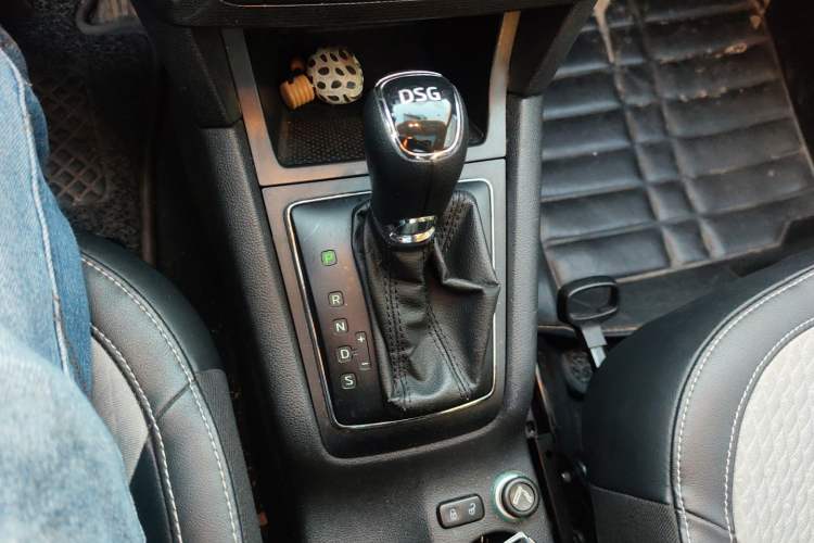 Used Skoda Yeti 2016 1.4TSI DSG Advanced Edition Gear Lever