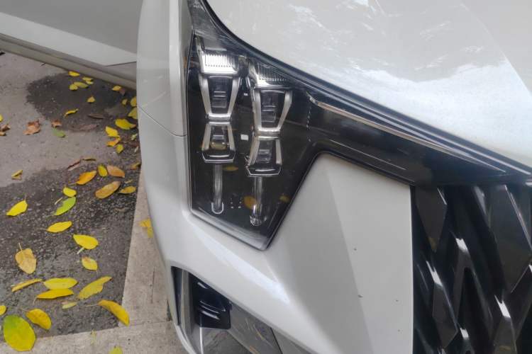 Used GAC Trumpchi GS8 2022 Dual-Engine Series 2.0TM Two-Wheel Drive Prestige Edition (7 Seats) Right Front Headlight