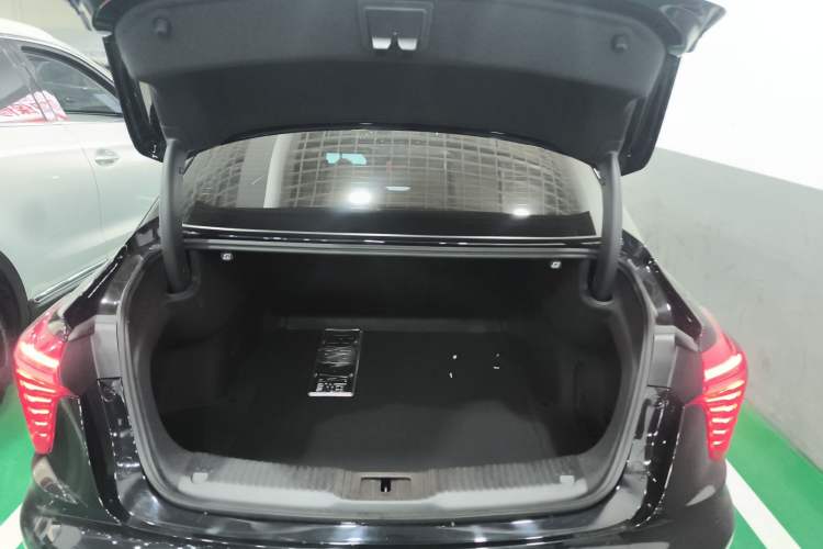 Used Hongqi H5 2024 2.0T Automatic Smart Connect Flagship Edition Trunk