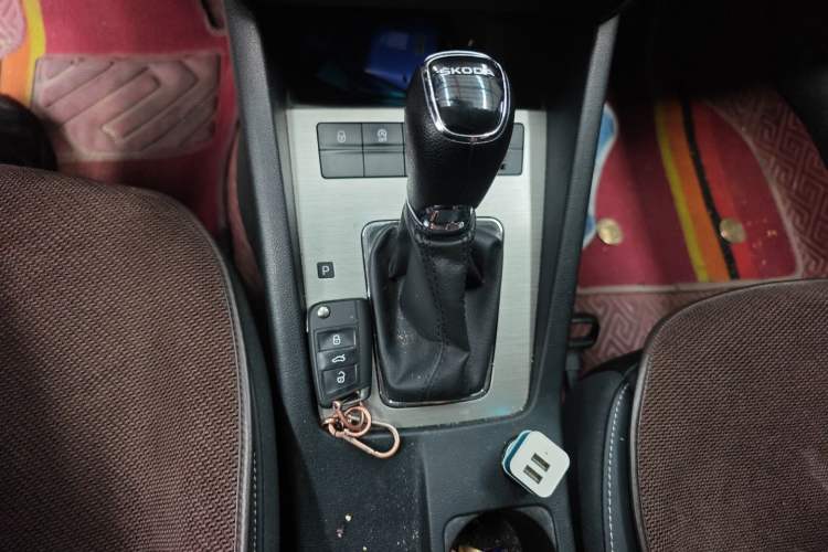 Used Skoda Octavia 2022 1.5L Automatic Comfort Edition Gear Lever