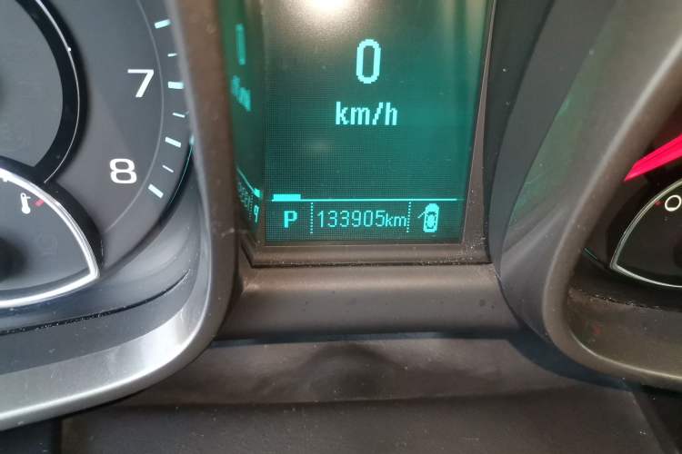 Used Chevrolet Malibu 2013 2.0L Automatic Luxury Edition Odometer Close Up