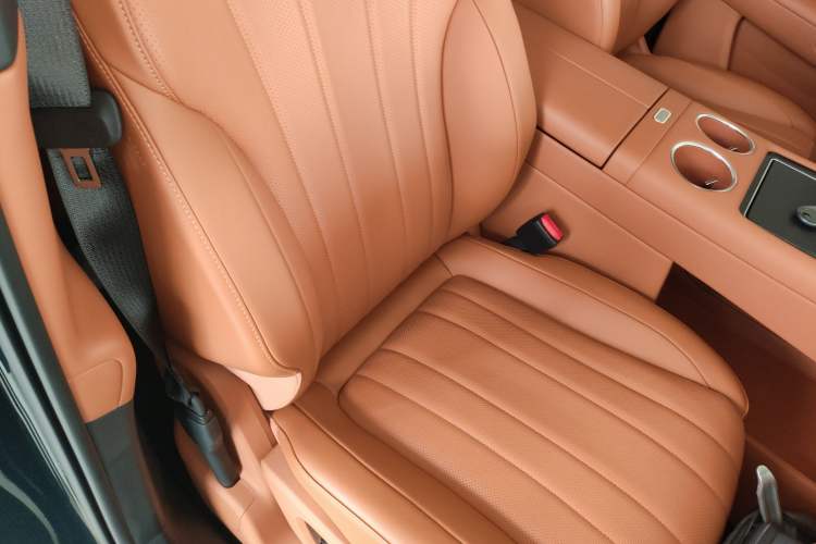 Used Hima AITO M8 2025 Extended-Range Ultra Version 53.4 kWh 6-Seater Edition Right Front Seat