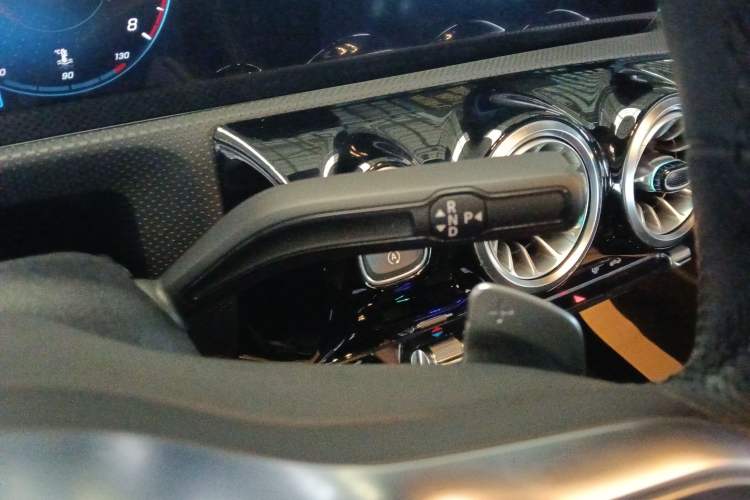 Used Mercedes-Benz A-Class 2022 Revised Version A 200 L Sport Sedan Fashionable Style
