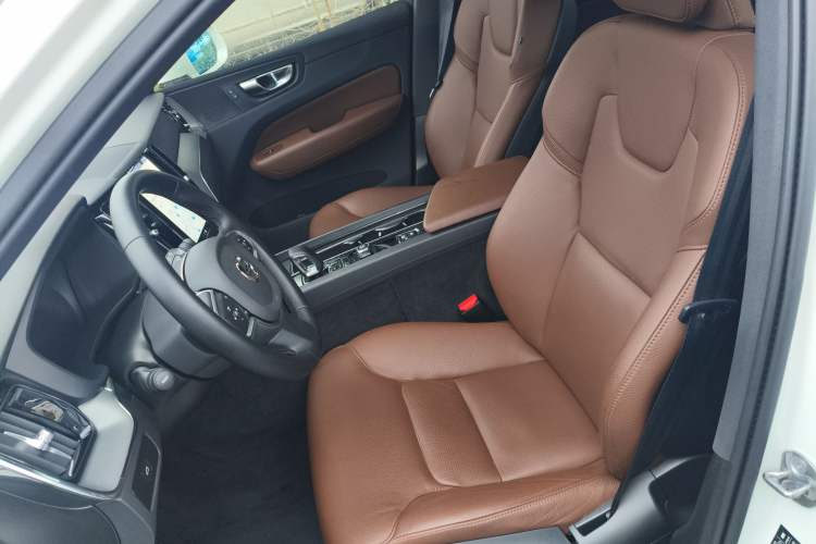 Used Volvo XC60 2025 B5 4x4 Smart Luxury Edition
