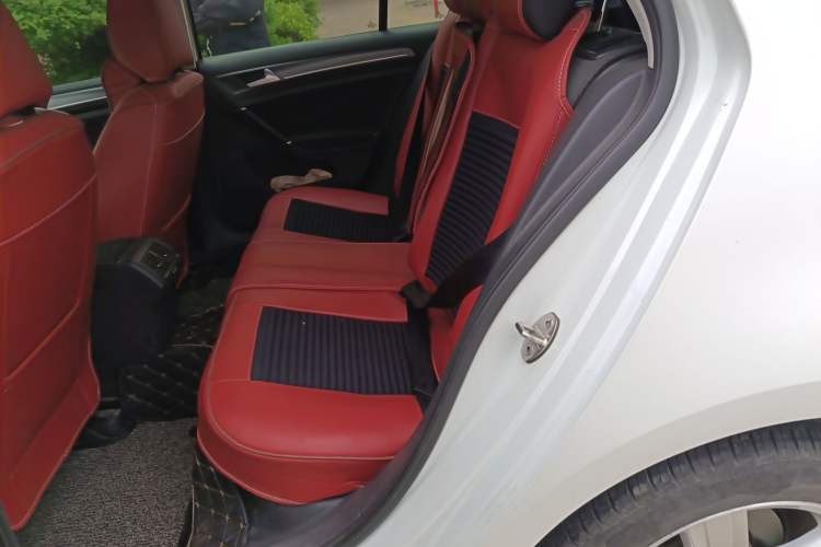 Used Volkswagen Golf 2017 1.6L Automatic Comfort Million-Vehicle Anniversary Edition Left Rear Seat