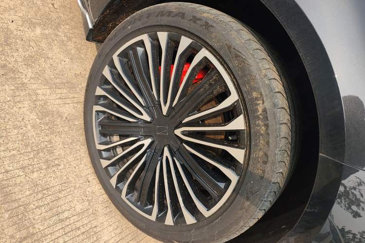 Used Avatr 12 2026 Ultra Pure-Electric All-Wheel-Drive Version Right Front Wheel Hub