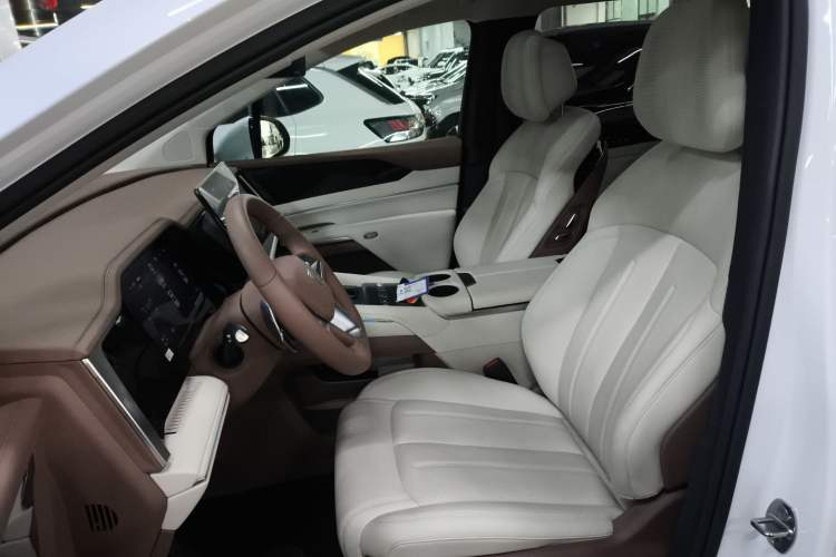 Used BYD Xia 2025 DM-i 1.5T 180km Excellence Model Left Front Seat