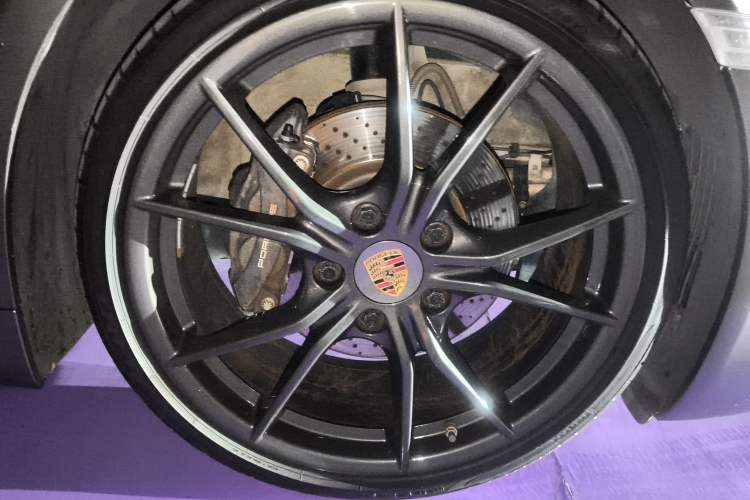 Used Porsche 718 2019 Boxster T 2.0T Right Front Wheel Hub