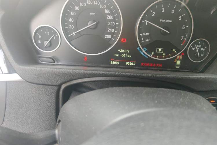 Used BMW 3 Series 2019 320Li Fashion Model Odometer Close Up