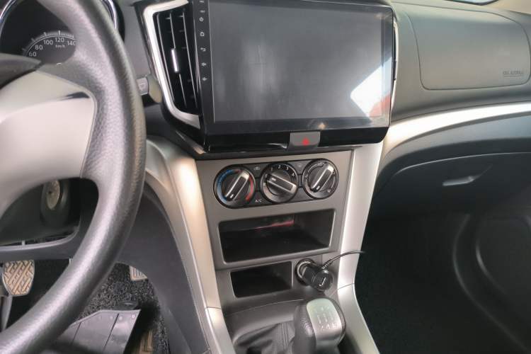 Used Venucia T70 2015 1.6L Manual Ruixing Edition Audio And AC Panel