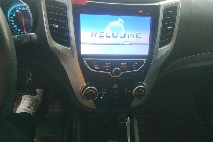 Used CHANGAN CS35 2014 1.6L Automatic Luxury Model China IV Standard Audio And AC Panel