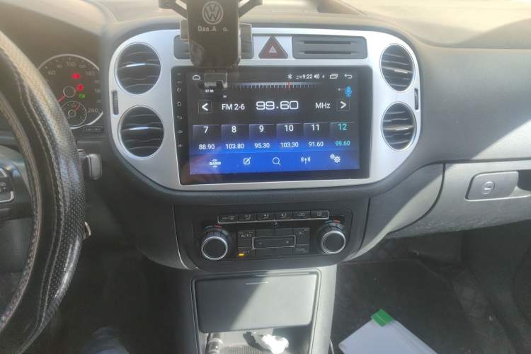 Used Volkswagen Tiguan 2010 1.8 TSI Automatic Two-Wheel Drive Trend Edition Audio And AC Panel