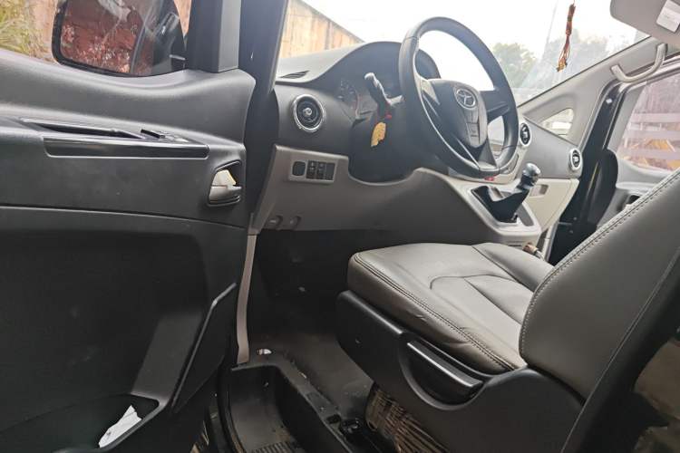 Used JAC Refine M3 2015 Maker Edition 1.6L Luxury Version