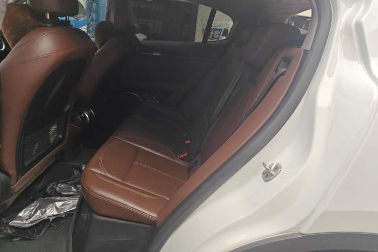 Used Alfa Romeo Stelvio 2017 2.0T 280HP Luxury Edition Left Rear Seat